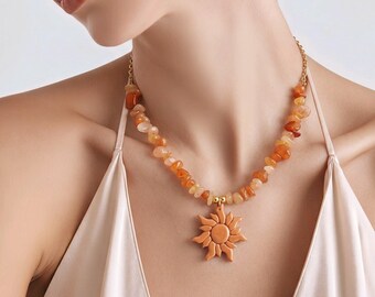 Collar de sol hecho a mano / Piedra preciosa de cornalina, colgante de arcilla polimérica / Cadena chapada en oro