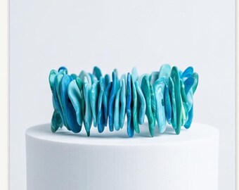 Pulsera elástica azul de arcilla polimérica hecha a mano / Joyería veraniega costera