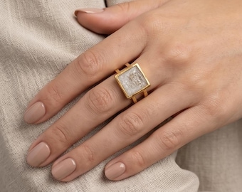 Anillo cuadrado de resina hecho a mano, acero inoxidable chapado en oro, joya llamativa ajustable.