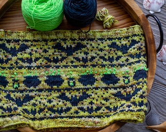 Cauldron of Bats Knitting Pattern: Seamless Colorwork Cowl (DK Weight)