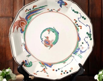 Rare Shobido Honten Kisen Arita Porcelain Charger – Hand-Painted “Flaming Tortoise” Dish – Replica of 17th-Century Meissen Kakiemon Design
