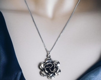 Vintage Sterling Silver 3D Sculpted Rose Pendant Necklace