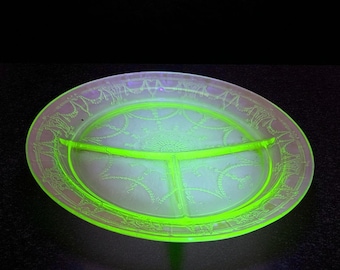 Anchor Hocking Cameo Ballerina Green Depression Glass Grill Plates – 10.5” Uranium Glass, 4 available