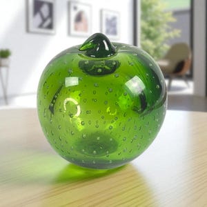 Vintage Green Glass Apple Paperweight with Controlled Bubbles – Mid-Century Style Blown Glass Fruit Figurine