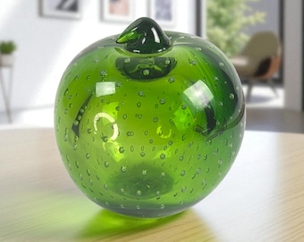 Vintage Green Glass Apple Paperweight with Controlled Bubbles – Mid-Century Style Blown Glass Fruit Figurine