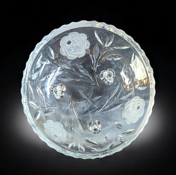アンティークプレスガラスボウル：花柄スターバーストデザイン、脚付き