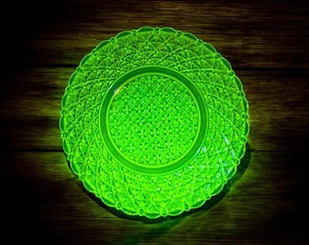 Antique EAPG Vaseline Glass Plate – Campbell, Jones & Co. No. 720 – 6.25" – Circa 1884–1891 – Glows Under UV Light