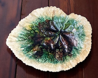 Antique English Majolica Leaf Dish – c.1870–1890 – Green Brown Glaze – Victorian Pottery – Unmarked 7.75" Plate