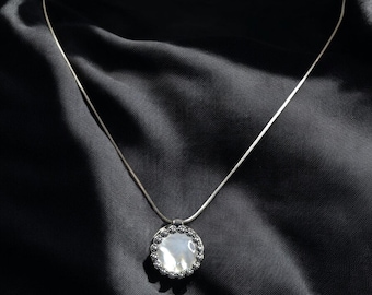 Vintage Mother of Pearl Pendant pendant necklace on 18" snake chain Sterling Silver 925