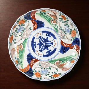 Meiji Imari Kinrande Bowl – Japanese Porcelain with Gilt Shishi & Peony Motif, Pre-1890 Export