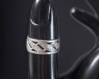 Vintage Romega Sterling Silver Ring | Size 7 | Floral Cut-Out Band | Marked and Stamped.925