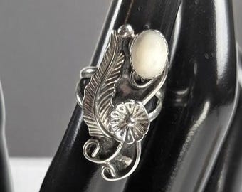 Vintage Sterling Silver Mother of Pearl Ring: Floral Feather Design, Size 5.75