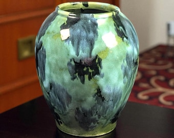Vintage 1930s Brush McCoy Green Onyx Drip Glaze Vase – American Art Pottery