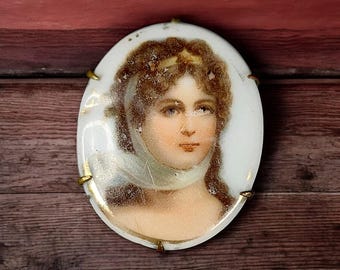 Antique Edwardian Porcelain Portrait Brooch – Queen Louise of Prussia – Brass Mount – c.1890–1910