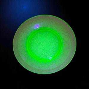 Vintage Uranium Glass Plate – Pressed Floral Scroll Pattern – 8&quot; Depression Era Vaseline Glass – Glows Under UV Light – 1930s
