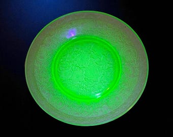 Vintage Uranium Glass Plate – Pressed Floral Scroll Pattern – 8" Depression Era Vaseline Glass – Glows Under UV Light – 1930s