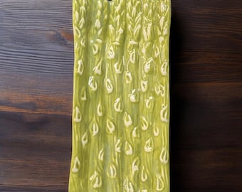 Vintage Majolica Asparagus Plate – Green Glazed Ceramic Vegetable Tray – 10" x 4.5" – Mid-Century Pottery Kitchen Decor