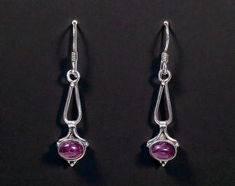 Vintage Art Deco–style sterling silver garnet cabochon earrings