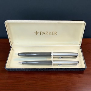 Vintage Parker “21” Fountain Pen and Mechanical Pencil Set – NOS in Box with Instructions – Gray & Steel – 1950s Mid-Century - New Old Stock