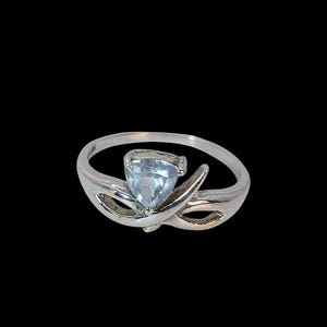 Vintage Sterling Silver Natural Sky Blue Topaz Statement Ring Size 8.5