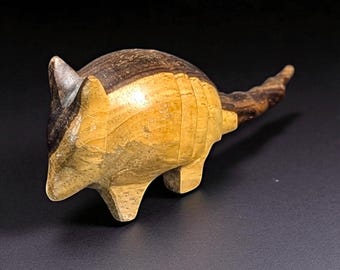 Vintage Hand-Carved Wooden Armadillo Figurine – Small Artisan Animal Sculpture – Rustic Southwestern Décor