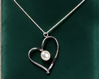 Vintage Sterling Silver Heart Pendant Necklace with Freshwater Pearl – 18" Chain – Romantic Gift – Minimalist Jewelry
