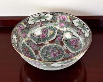 Vintage Famille Rose Bowl – Hand-Painted Rose Medallion Porcelain – 10" Diameter – ACF Hong Kong Mark – Mid-20th Century