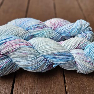 Blue Raspberry - Sockengarn - handgefärbt 100g 4 fädig