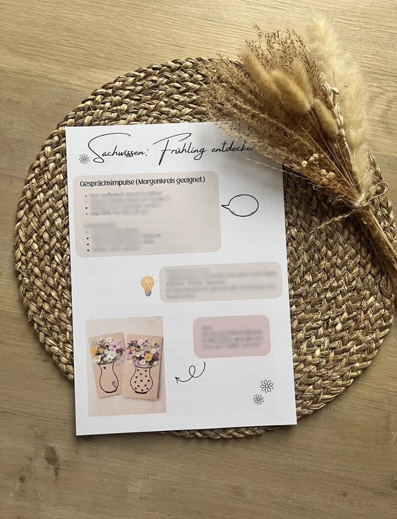 May include: A white paper with the text "Sachwissen: Fr&uuml;hling entdecken" and "Gespr&auml;chsimpulse (Morgenkreis geeignet)". The paper has illustrations of vases with flowers and a lightbulb. A bundle of dried flowers rests on the right.