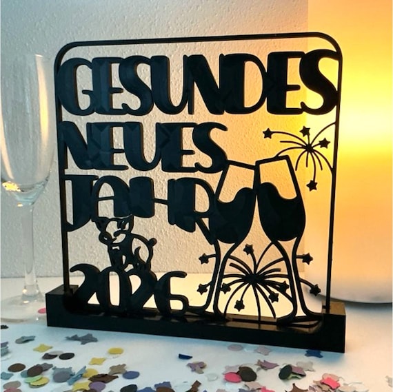 Silvester 2026 Schild Tischdeko im 3D Druck Glücksbringer Bild im Dekorahmen Gesundes Neues Jahr mit Glücksschwein und Sektgläser