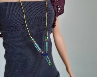 Collier réglable doré bleu et violet pour poupée de mode à l’échelle 1:6