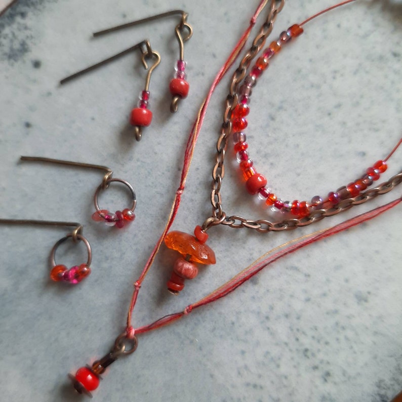 Set of doll jewellery in Red and Brass for 16 dolls 2 x necklace 2 x earrings image 1