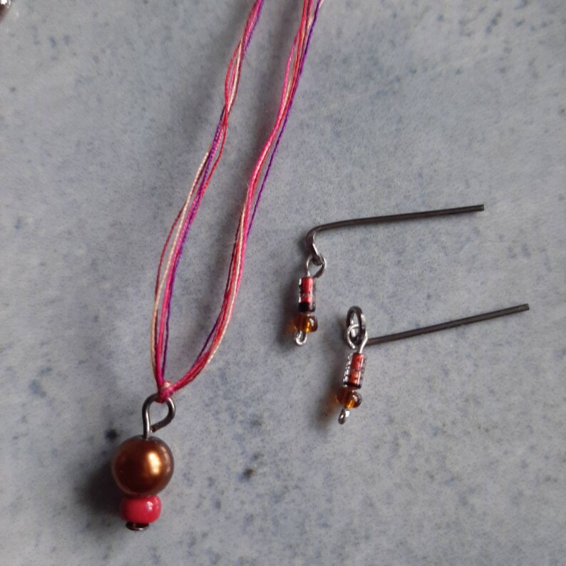 Ensemble de bijoux en collier pendentif Chesnut & Red w Pearl et boucles doreilles pendantes pour poupées 1:6 et 16 image 5