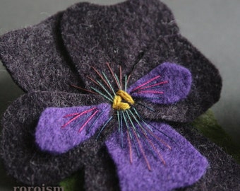 Woolly PANSY Brooch in Dusty Purple,  pure wool felt