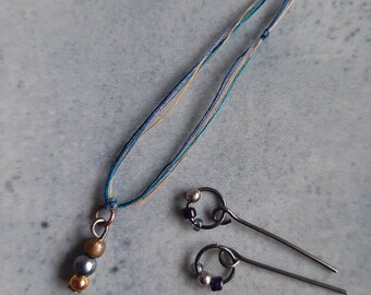 Bijoux en cuivre et indigo - collier pendentif et boucles d’oreilles pour poupées 1:6 et 16 »