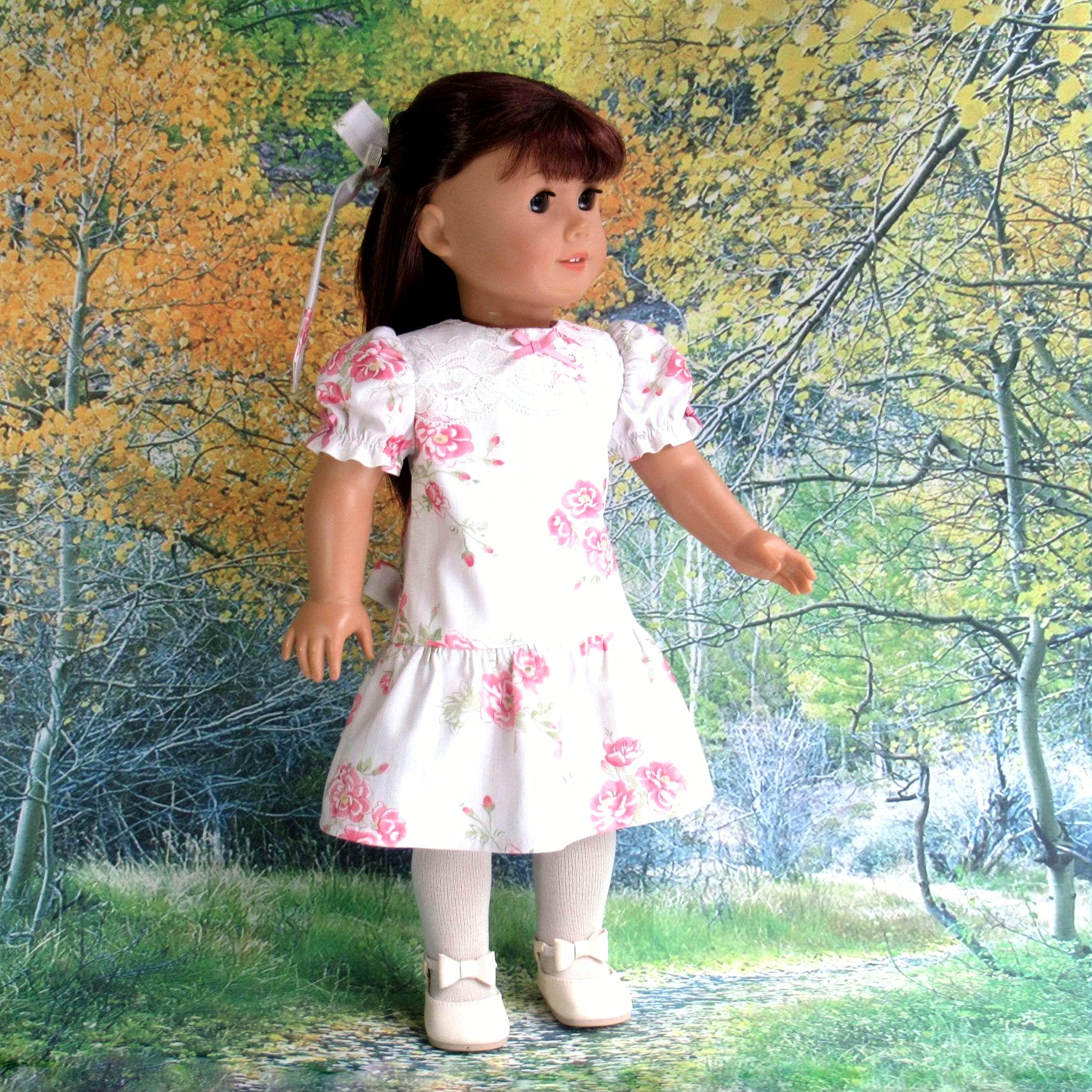 POUPEE MIGNONNETTE ANCIENNE ET VETEMENTS OLD DOLL