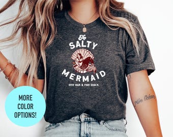 The Salty Mermaid Dive Bar Fish Shack T-shirts, zeemeerminshirt dames, cadeau zeemeermin minnaar, schattig zeemeermin-T-shirt, zeemeerminshirt meisjes, moeder zeemeermin