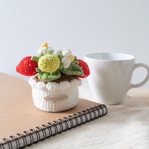 Fraisier au crochet en pot : décoration florale faite main