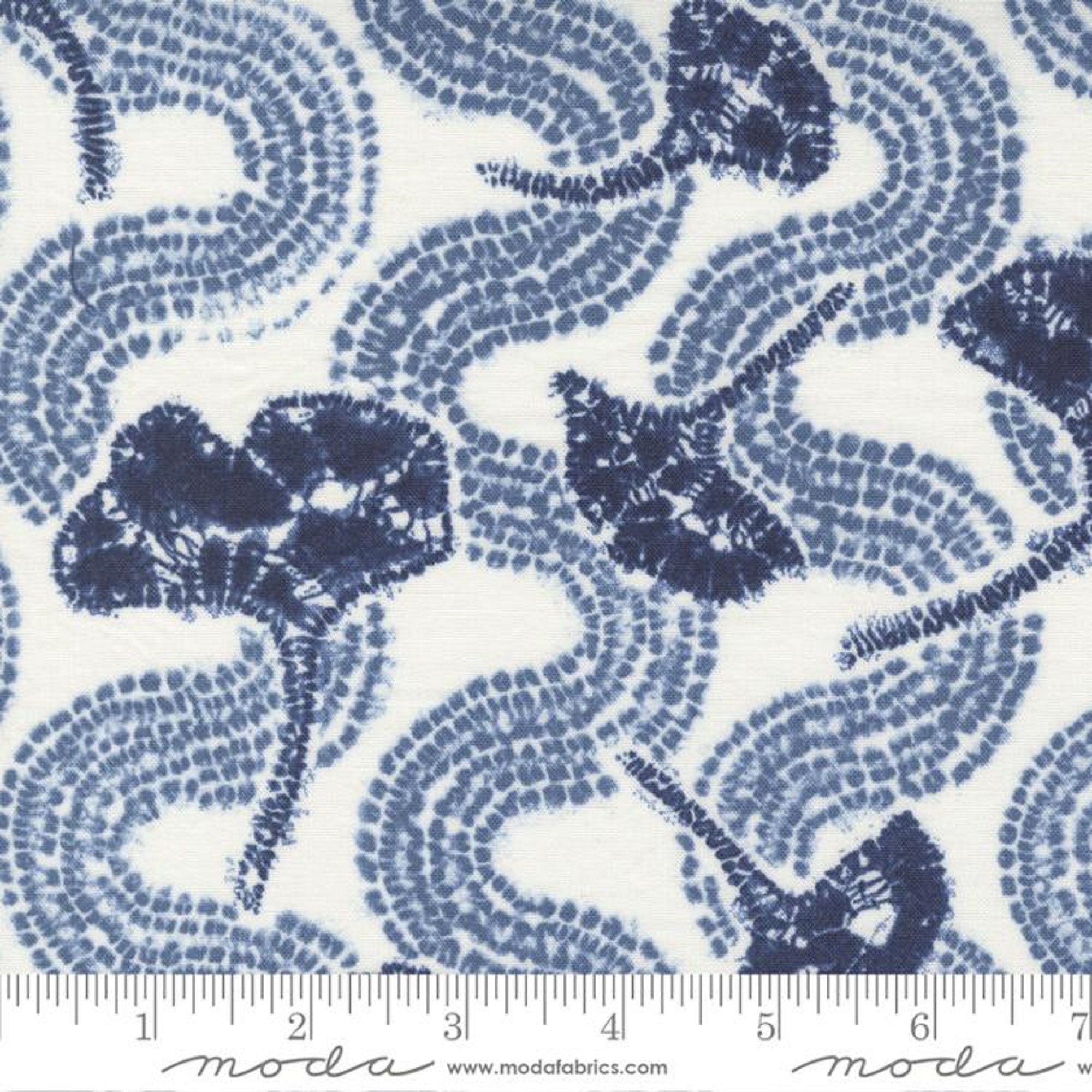 Ginko Leaf Shibori Pacific Blue - Kawa - Debbie Maddy - Moda 100