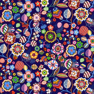 Puede incluir: Un vibrante estampado floral sobre un fondo azul marino. El diseño presenta una densa disposición de flores, hojas y bayas coloridas en tonos de azul, rosa, naranja, verde y blanco. El patrón es detallado e intrincado, creando un diseño textil vivo y decorativo.