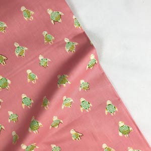 Tortugas marinas en rosa - Heather Ross - Windham Fabrics - Quilters Cotton 52150