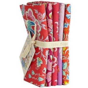 SHIPPING NOW Bloomsville 5 Piece Fat Quarter Bundle Tomato Plum - Tilda Fabrics TIL300159