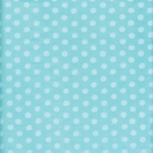Puede incluir: Una tela azul claro con un patrón de lunares blancos.