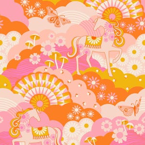 Può includere: Uno schema senza cuciture con cavalli rosa e arancioni con coperte da sella floreali, farfalle e fiori su uno sfondo rosa e arancione.