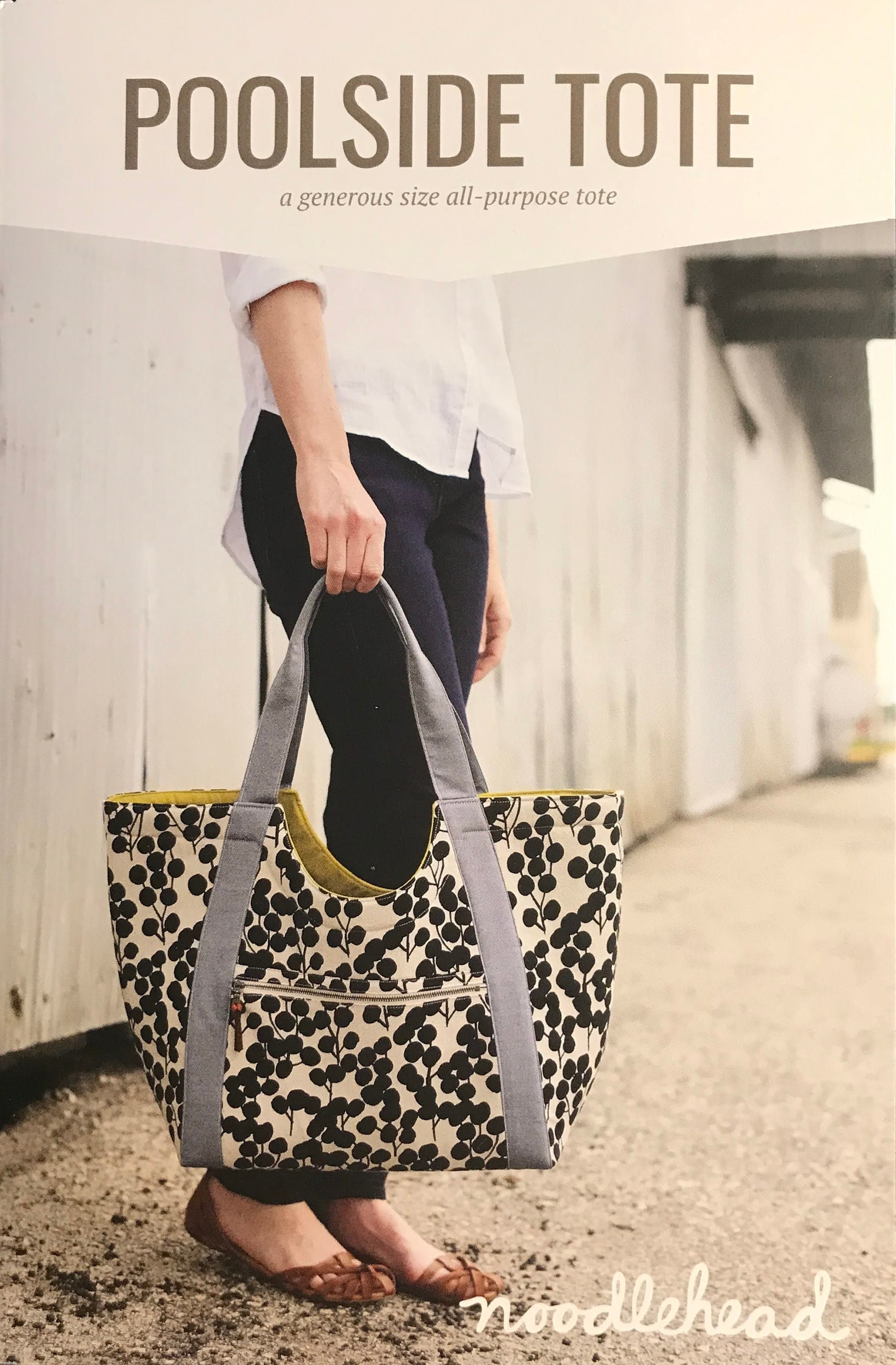Poolside straw shop bags
