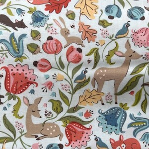 Deer Meadow Lite Teal - Wildwood Dwellings - Sheri McCully - Poppie Cotton - Tyg 100% Quilters Cotton WW25101 bild 4
