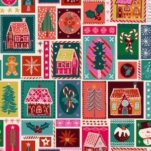 Op de afbeelding: Een kleurrijk kerstpatroon met feestelijke illustraties. Het ontwerp bevat peperkoekhuisjes, kerstbomen, sneeuwvlokken, zuurstokken en hulst, alles tegen een crèmekleurige achtergrond. De kunstwerken zijn gerangschikt in een patchworkstijl met een vintage esthetiek.