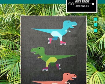 ダイノラマ キルト パターン ローラースケートを履いた T-Rex キルト - Art East Quilting Co - ペーパー ピーシングなし