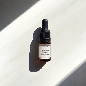 Roots & Wings Essential Oil Blend Pure – Vetiver, Sandalwood, Bergamot, 5 ml