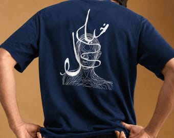 T-shirt oversize con calligrafia urdu: streetwear pakistano